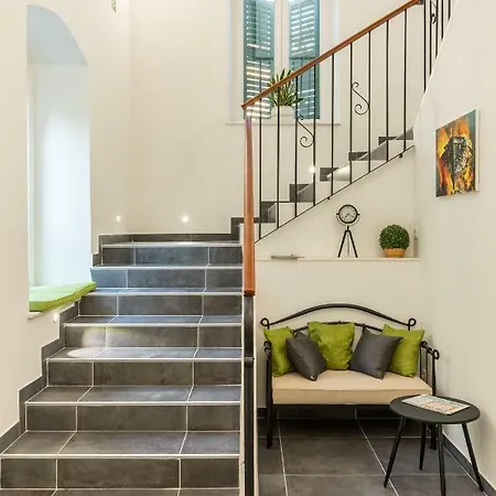 Πανσιόν Seabed Rooms1